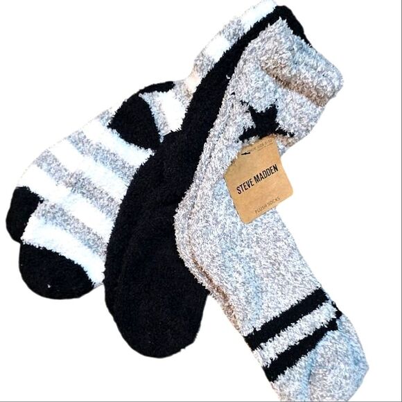 Steve Madden 3-Pk Solid/Striped/ Star Plush Socks - Picture 2 of 5